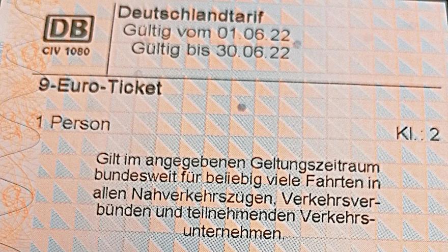 Umfrage Zum 9-Euro-Ticket: Anfängliche Begeisterung Ließ Im Verlauf ...